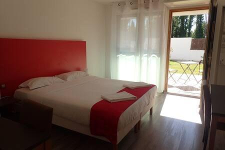 Les Jardins D'Athena Aparthotel Eguilles Luaran gambar